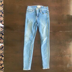 Frame Le Skinny De Jeanne Jeans size 24 in a medium wash